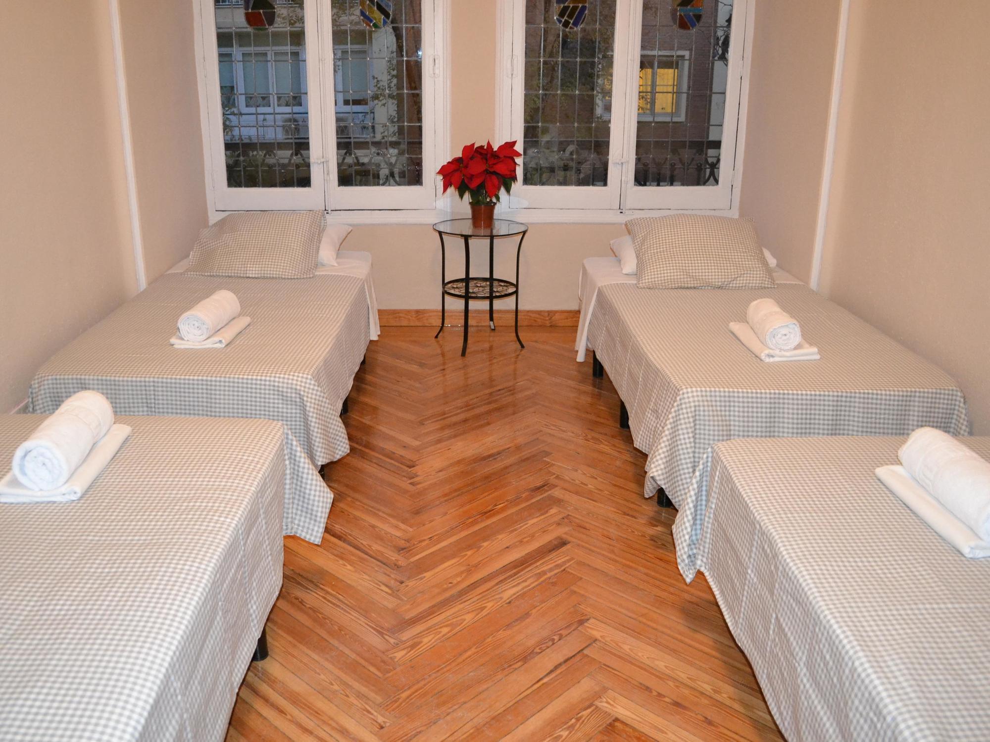 Rooms Arguelles 58 Madrid Eksteriør bilde